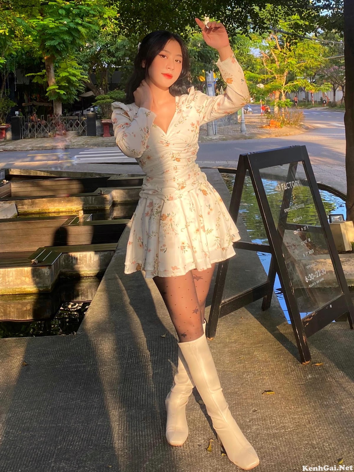 Nguyệt Hà: Would you like to hang out with me now?