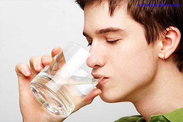 Uống nước theo cách này giúp quý ông giảm ngay stress