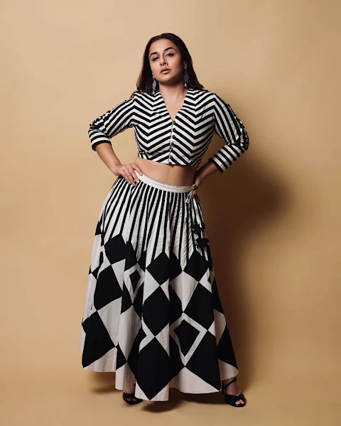 Stunning actress Vidya Balan wearing a black and white dress Stunning actress Vidya Balan wearing a black and white dress