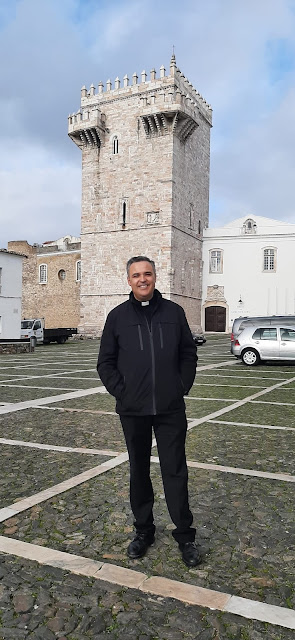 NOSTALGIA BAJO LA LUNA: El sacerdote Iván Carrera de viaje en el Palacio  Castillo de la Reina Santa Isabel de Portugal en Estremoz