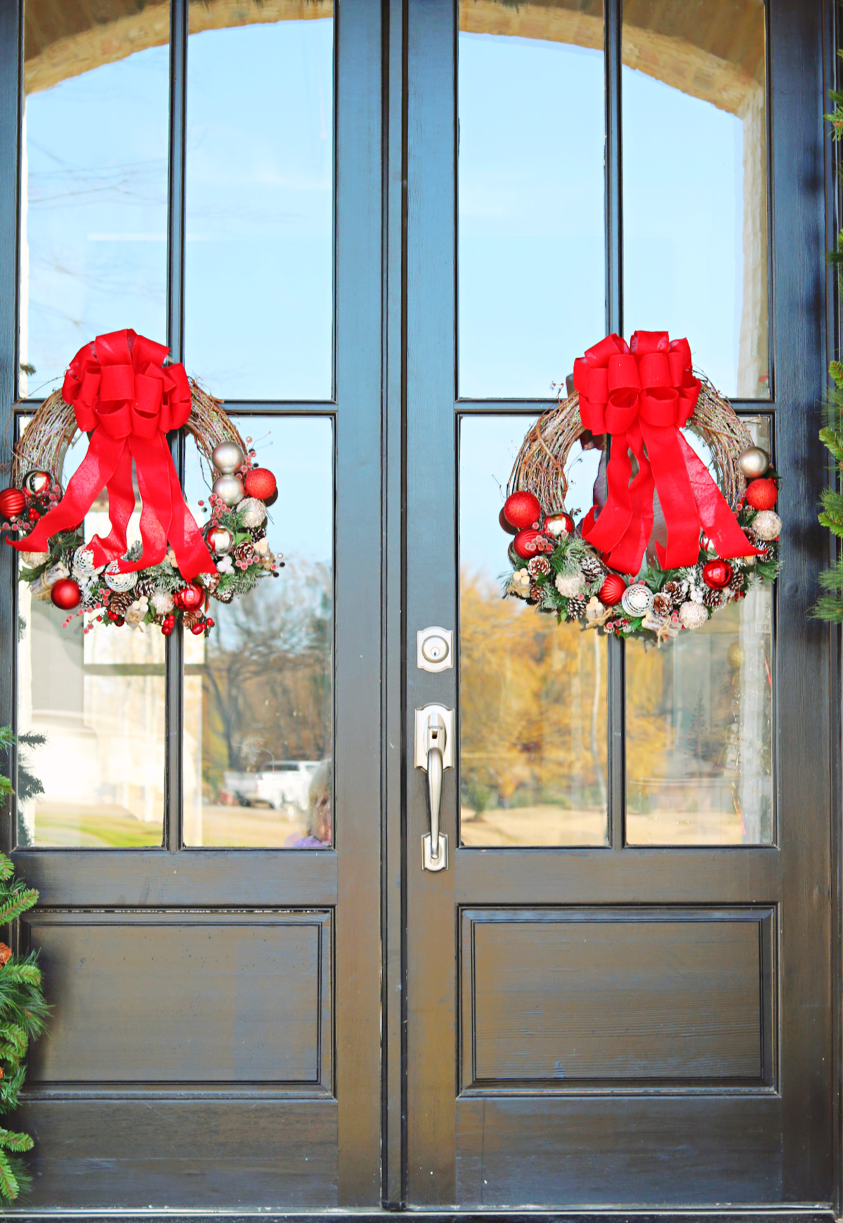 farmhouse-entry-diy-Christmas-Wreaths-country