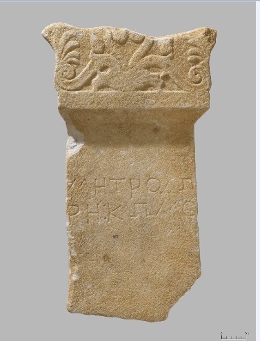 Η ταφική στήλη της μητροδώρας, 4ος αι. π.Χ.