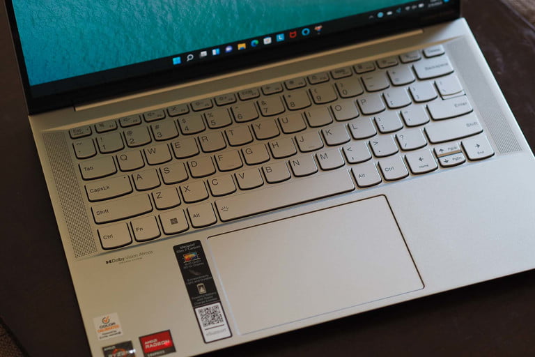 Lenovo IdeaPad Slim 7 Carbon 90Hz OLED مراجعة لاب توب