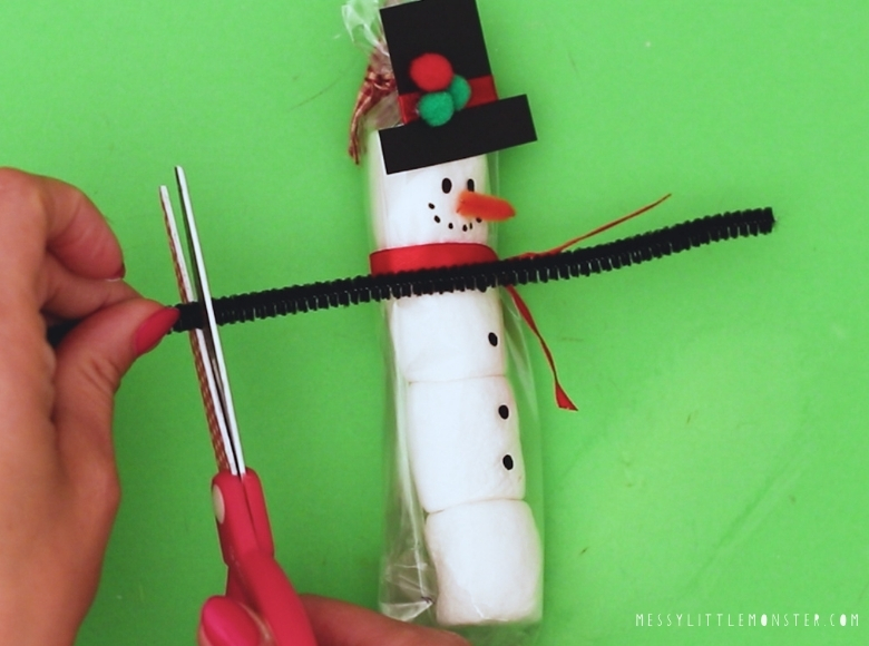 make a marshmallow snowman