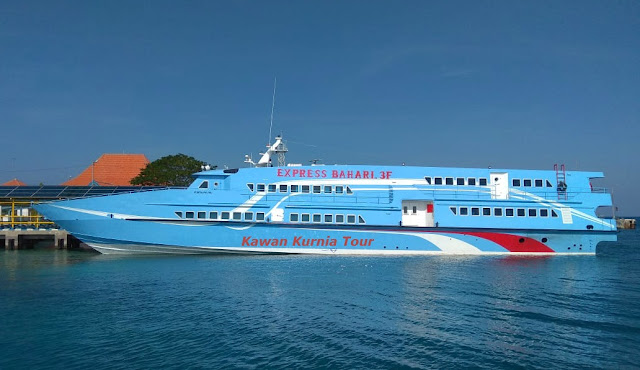 Kapal Ferry Express Bahari