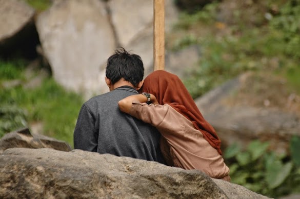Astagfirullah !! Sungguh Mengerikan Inilah Azab Orangtua Yang Membiarkan Anaknya PACARAN
