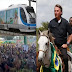 Bolsonaro chega de cavalo para inaugurar obra e arrasta multidão, (Veja o Vídeo)