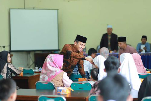 34 Orang Anak Terima Santunan Dari Sumbangan Jemaah Masjid Agung Al Muksinin