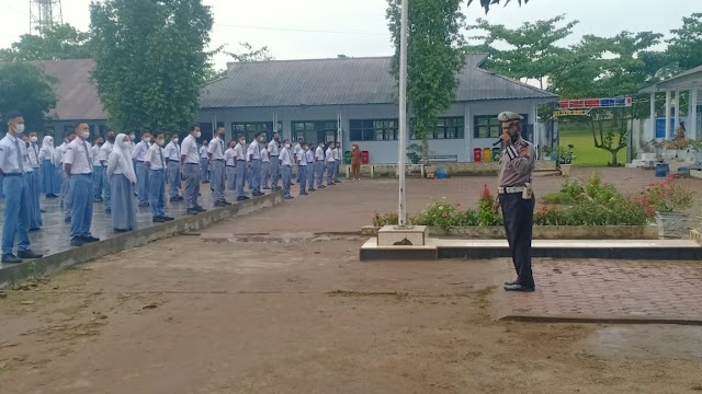 SOSIALISASI DAN EDUKASI BERLALULINTAS KEPADA SISWA-SISWI SMA NEGERI 1 LIMA PULUH, KASAT LANTAS POLRES BATU BARA JELASKAN INI....