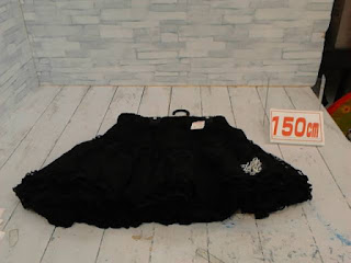中古品　子供服　１５０ｃｍ　ブラック　スカート　２２０円