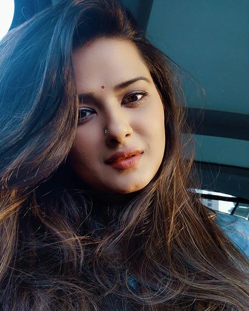 Kratika Sengar face beautiful hot tv actress