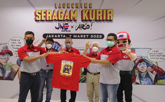 seragam-baru-kurir-jne