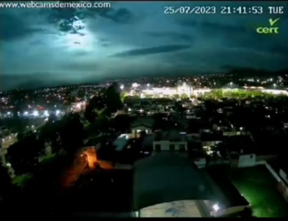 Un meteorito ilumina el cielo en varias provincias de México
