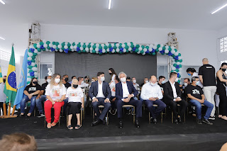 Maria Lourenço Araújo, esposa de Antônio Farias de Mesquita, homenageado que emprestou nome à escola, a filha, Sheila