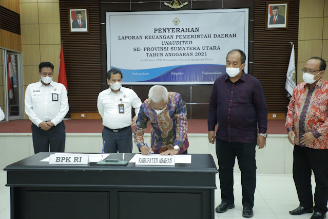 Bupati Asahan Serahkan LKPD Unaudited T.A 2021 kepada Kepala Perwakilan BPK Sumut