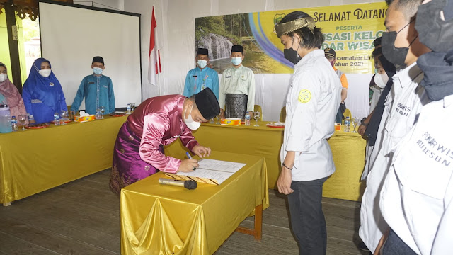 Kukuhkan Porkdarwis Desa Resun, Bupati Lingga Wacanakan Wisata Petik Buah Salak