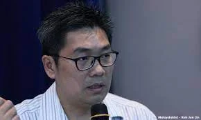 PKR MP: Why is the PM 'afraid' to call an invasion?  Bayan Baru MP Sim Tze Szin questioned Prime Minister Ismail Sabri Yaakob over his remarks in response to Russia's invasion of Ukraine on Thursday.  The PKR MP said Ismail Sabri's statement was 'weak and lacks confidence'.  "I am disappointed to read the statement issued by the prime minister yesterday. “The statement is weak, lacks confidence and fails to represent what Malaysia is fighting for: a peaceful, rule -based international order and peaceful conflict resolution.  "The statement" The situation in Ukraine "does not directly mention Russia that has invaded Ukraine. Why is the prime minister so afraid to call the invaders," Sim asked (pictured, below) in a post on Facebook today.  He said the Russian invasion of Ukraine had violated all international rules and it was shocking to see a military superpower attack neighboring countries by force.  "The lives of innocent civilians, women and children were killed in this war. And this is just the beginning. “Malaysia is a victim of a protracted conflict between Russia and Ukraine as Malaysian Airlines flight MH17 was allegedly shot down by pro-Russian separatists.  "Weak statements like this disappoint many victims whose families are still seeking truth and justice through various international courts," added Sim.  Sim said Malaysia must take a firm stand and join the world community in condemning the Russian aggression. “This week, the Parliamentary Select Committee (PSC) will invite Wisma Putra to give a briefing on Malaysia’s stance in Ukraine.  "As a member of the committee, I will ask tough questions so that Malaysia will do the right thing in this crisis," he said. Yesterday, the Prime Minister's Office (PMO) expressed disappointment with Malaysiakini over its article which published a statement on Ukraine.  In the report, Malaysiakini highlighted that Ismail did not use the term "aggression" to describe Russia's attack on Ukraine, instead referring to it as a "conflict".  Ismail also did not mention Russia in the statement, or name a party that has a ‘conflict’ with Ukraine. The PMO in his email was very disappointed with the way Malaysiakini published the article which he described as "deviating from the content of the original press release issued" on the matter.  “Instead of highlighting the PM’s concern over the conflict in Ukraine and its people, and his urging that all parties resolve the crisis amicably through negotiations based on international law, you have deliberately misquoted the words used in the press release and diverted the essence of the press release completely  Malaysiakini in the article, stressed that Ismail chose not to describe the Russian attack on Ukraine as an aggression, but rather as an "escalation of the conflict".  Ismail in the statement also did not name Russia or say directly that Russia attacked Ukraine.