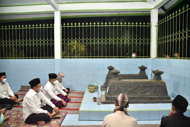 Peringati Hari Jadi Kebumen ke 392 Bupati Ziarah ke Makam Leluhur