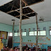Belajar dengan Atap Disanggah Kayu Siswa SD Grudo Ngawi Khawatir Atap Roboh