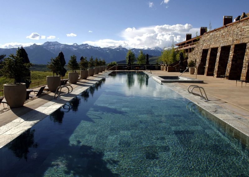11 Heated Outdoor Pools Ideal for Winter Vacations