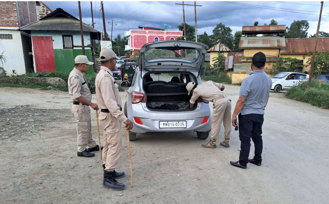 मणिपुर में तलाशी अभियान के दौरान सुरक्षा बलों ने आग्नेयास्त्र, गोला-बारूद बरामद किया