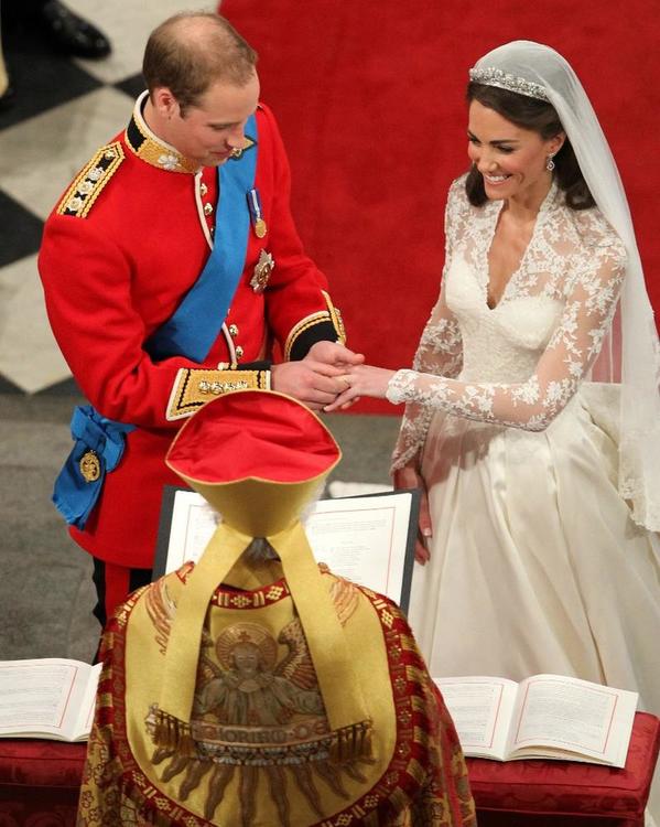 What is the secret of Prince William not wearing his wedding ring? We see a lot of pictures of Prince William, the grandson of the Queen of Britain, but did you notice before that the Duke of Cambridge did not wear the wedding ring, but why did he wear the ring at his legendary wedding only at Westminster Abbey in London in 2011, when he married his girlfriend Kate Middleton.