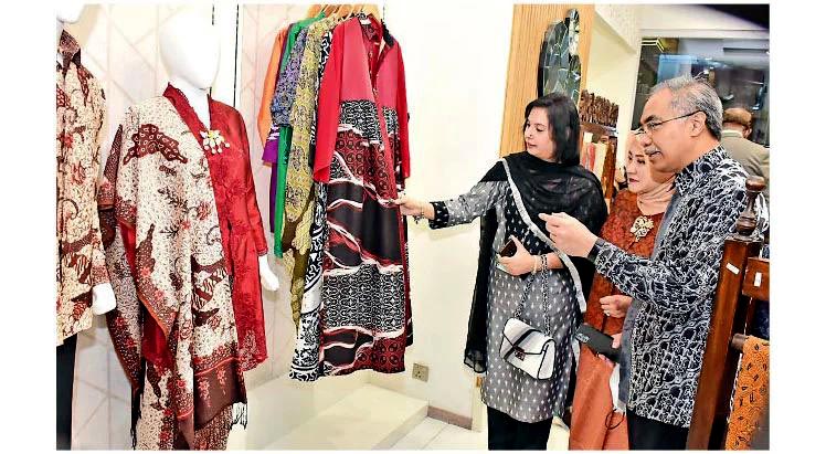 Indonesian envoy launches ‘Batik’ exhibition
