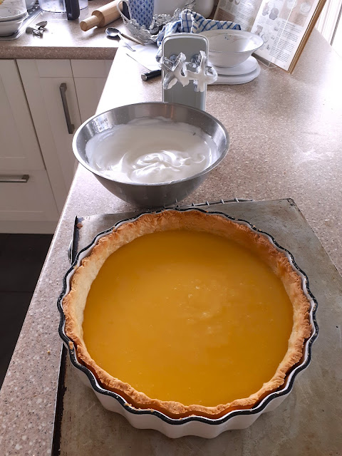 making a lemon meringue pie