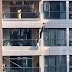 ΣΟΚΑΡΕΙ:Αστυνομικός-«σπάιντερμαν» κατεβαίνει στον 11ο όροφο ουρανοξύστη στην Κίνα για να σώσει 4χρονη