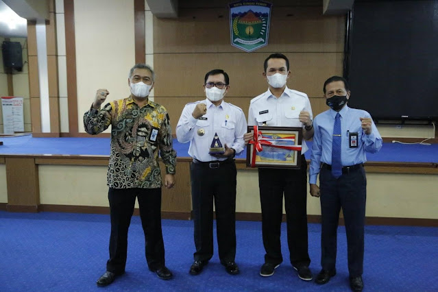 Pemkot Sungai Penuh Terima Piagam WTP Dari Kemenkeu RI