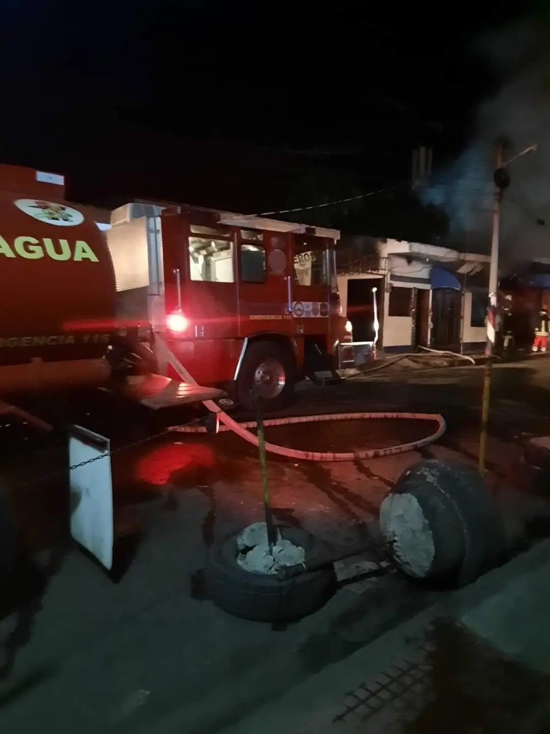 Nicaragua: Incendio consume barbería y negocio de computadoras "COMPUCITY" en Chinandega