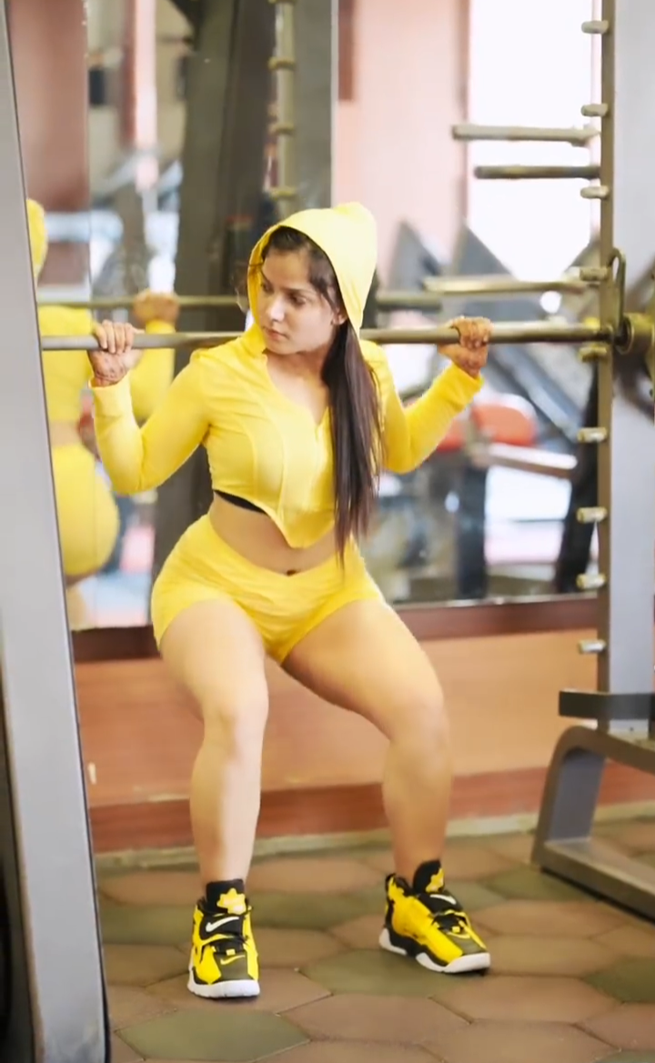 Indian Hot Actress and Model Sonia Hooda hot and sexy Gym Workout | Sonia Hooda sexy thighs and Butt | Sonia Hooda sexy body fitness
