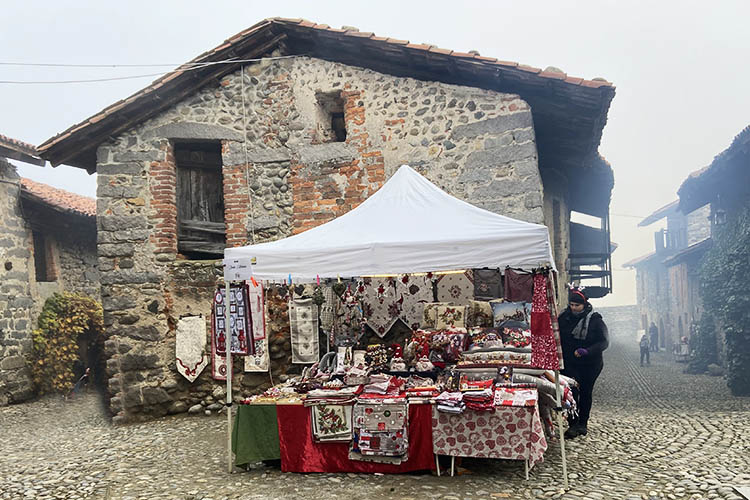 Mercatini di Natale al Ricetto di Candelo