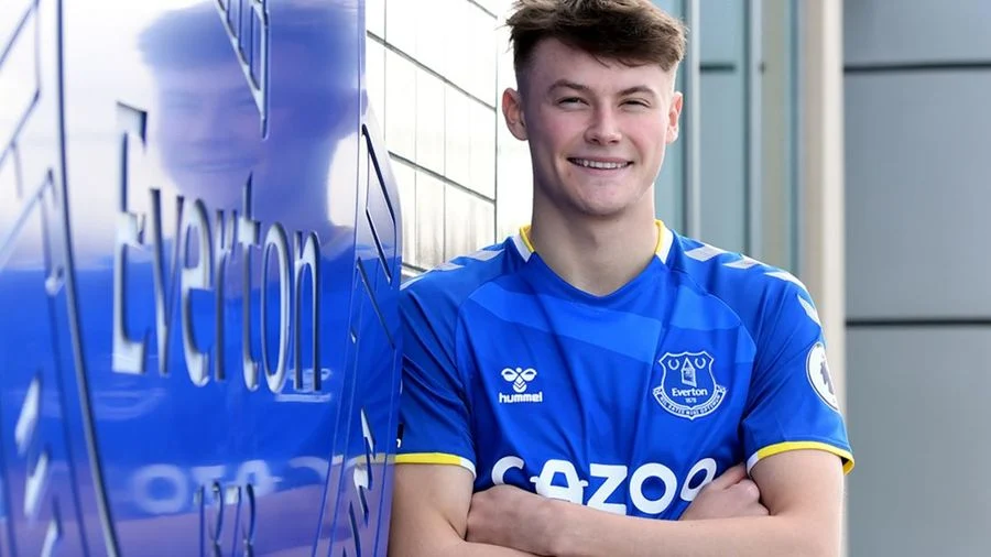 Everton Sign Rangers Fullback Patterson