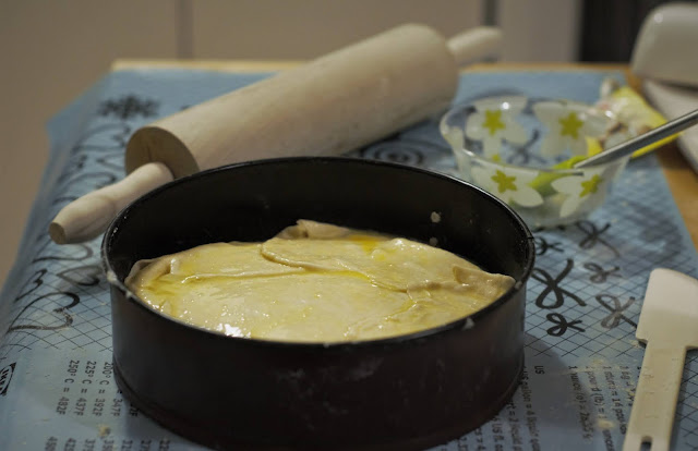 Brush the egg and vanilla sugar mix onto the pie