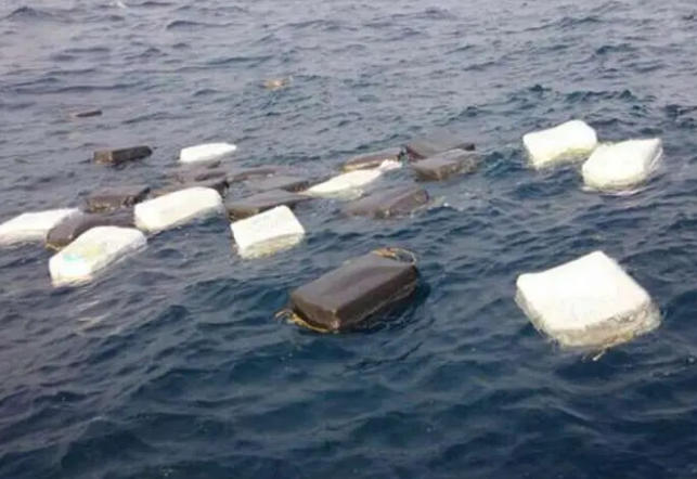 Costa Rica: Encuentran sacos con droga flotando en aguas de Tortuguero