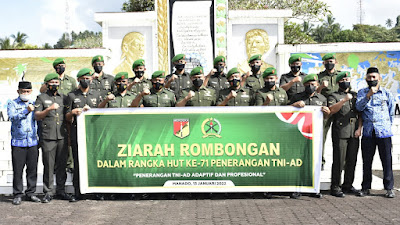 Peringati HUT Ke-71 Penerangan TNI AD Pendam XIII/Merdeka Ziarah di TMP Kairagi