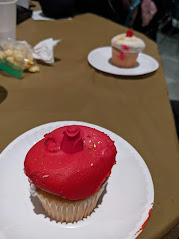 Red rose cupcakes