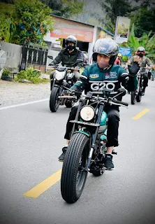 Jokowi Naik Motor