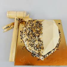 A Pinata cake in photo