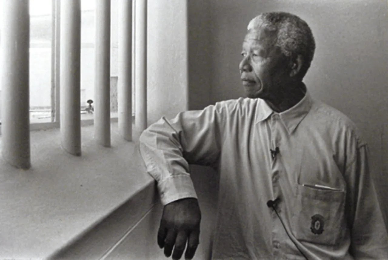 Auction of the key to the prison cell once occupied by former President Nelson Mandela-The Biography Pen