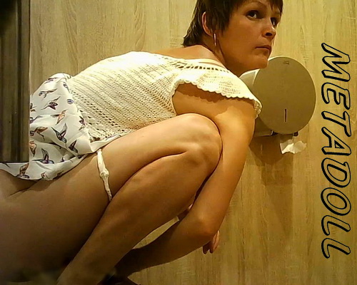 Urinating ladies filmed in spicy details (Street Toilet 41)