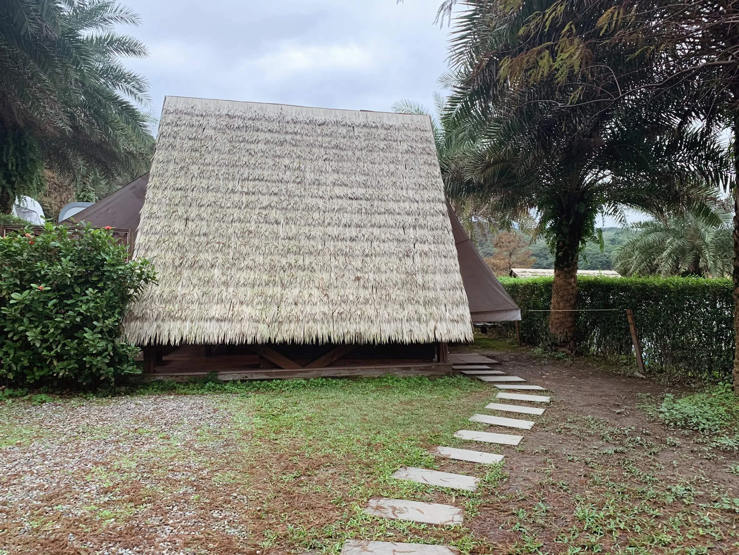 新北金山皇后鎮森林-金山皇后鎮-台北景點-新北景點-台北露營-豪華露營車-台北豪華露營車-金山皇后鎮客運-金山皇后鎮交通-金山皇后鎮費用-金山皇后鎮溫泉-金山溫泉-豪華露營車費用-風車House露營車-光合Bar菜單-皇后鎮森林海盜鍋-皇后鎮森林