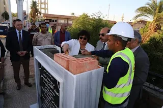 وزيرة الثقافة ومحافظ أسوان يضعان حجر أساس مكتبة مصر العامة