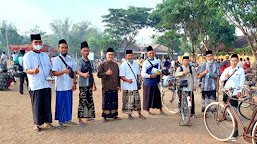   Kenakan Pakaian Khas Santri, Pemdes Tulung Ikut Serta Ngontel Sepeda Unto