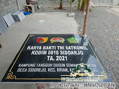 Desain Prasasti Batu Granit