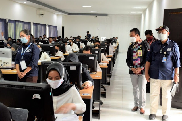 Pastikan jaringan internet stabil, Kadis Kominfotik tinjau seleksi CPNS NTB