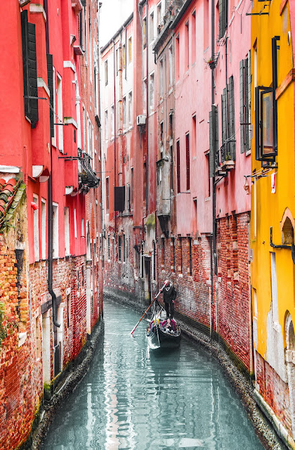 Boat on canal, Venice:Photo by Tom Podmore on Unsplash