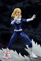 Marvel Legends Retro Invisible Woman 16