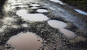 Jalan Gajah Mada Rusak Parah, Diduga Akibat Aktivitas Truk Berlebihan